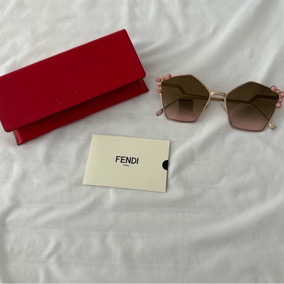 Fendi Sunglasses new with box…. Never have been used - Picture 1 of 2